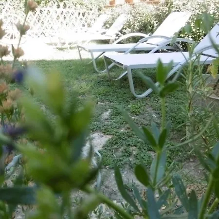 בית נופש House Le Clos De Sarrali *