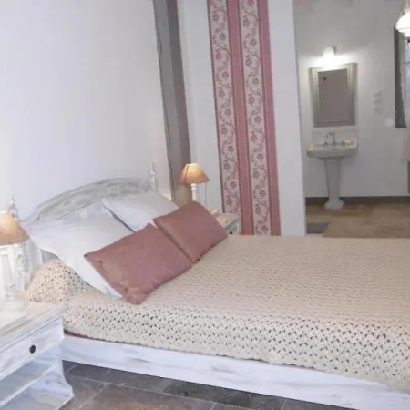 House Le Clos De Sarrali בית נופש