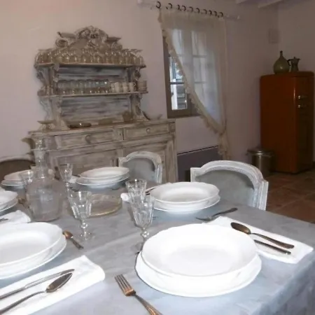 House Le Clos De Sarrali בית נופש *