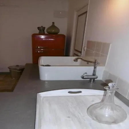 House Le Clos De Sarrali בית נופש *