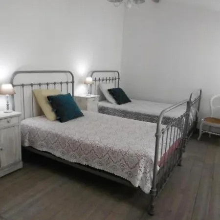 House Le Clos De Sarrali בית נופש